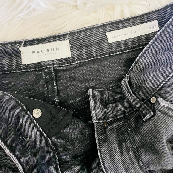 black distressed jean shorts from Pacsun! 🖤 - Picture 3 of 3
